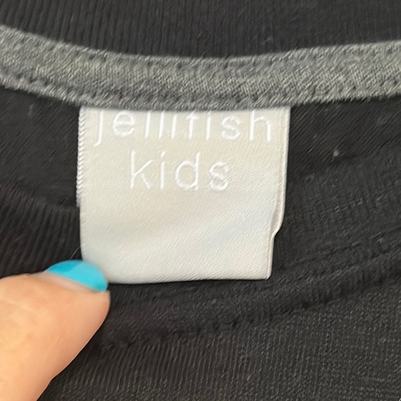 Gray and Black Short Sleeve Tee for Effortless Style - Picture 2 of 6